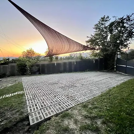 Utulny Dom S Virivkou S Vyhladom Na Mesto A Velkym Parkoviskom Vila Kosice
