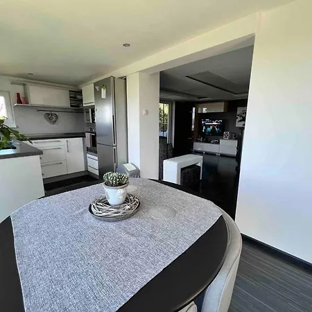 Utulny Maly Domcek S Virivkou Vila *