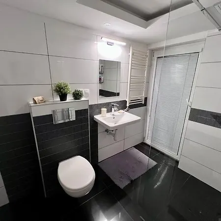 útulný Malý Domček S Vírivkou Košice