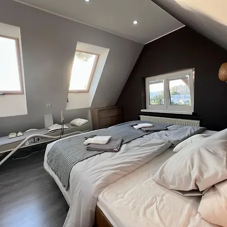 útulný Malý Domček S Vírivkou