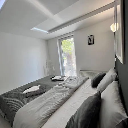 útulný Malý Domček S Vírivkou *