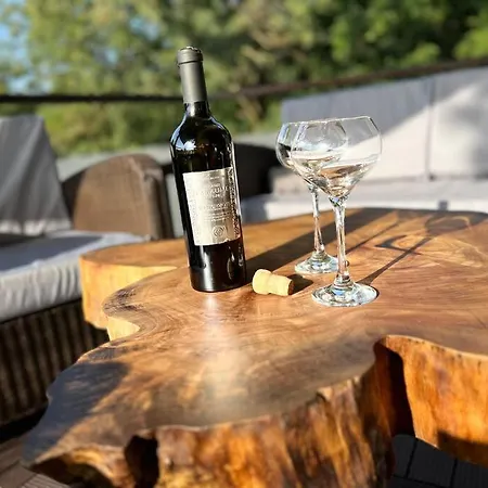 Vila Utulny Dom S Virivkou S Vyhladom Na Mesto A Velkym Parkoviskom
