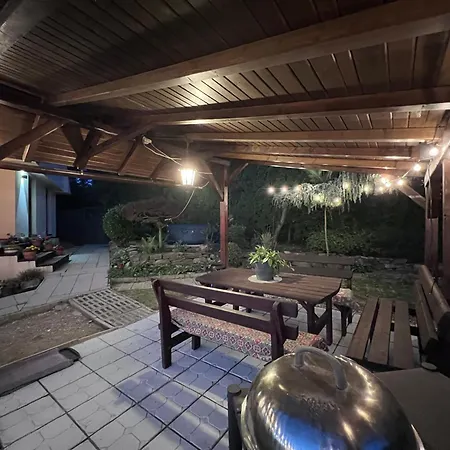 Villa Utulny Dom S Virivkou S Vyhladom Na Mesto A Velkym Parkoviskom *
