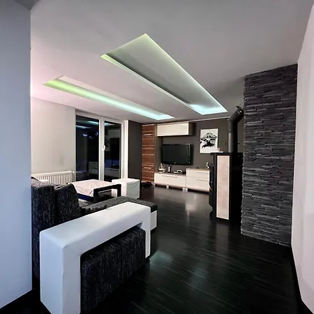 útulný Malý Domček S Vírivkou *