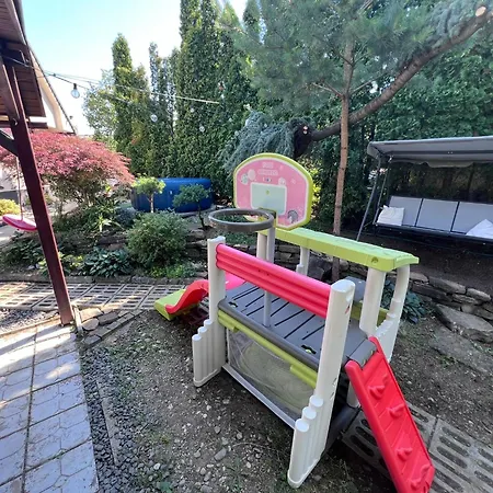 Utulny Dom S Virivkou S Vyhladom Na Mesto A Velkym Parkoviskom * Košice