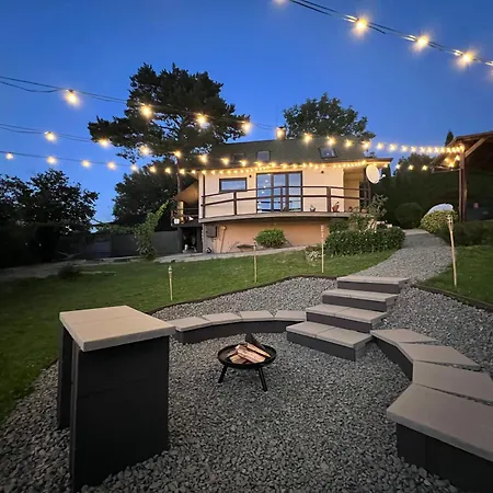 Villa Utulny Dom S Virivkou S Vyhladom Na Mesto A Velkym Parkoviskom