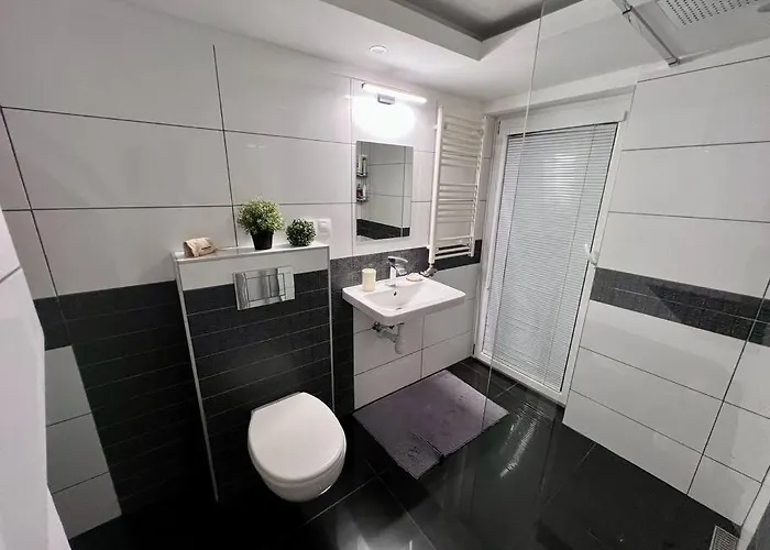 Utulny Maly Domcek S Virivkou Košice