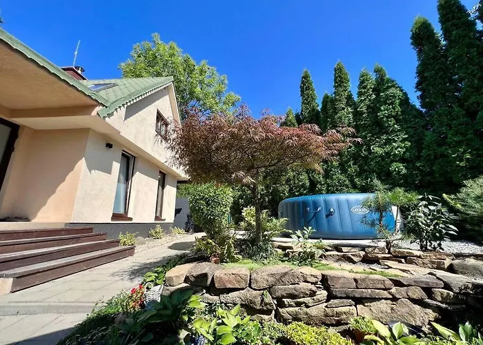 Utulny Maly Domcek S Virivkou Košice