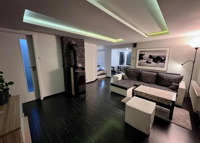 Utulny Maly Domcek S Virivkou * Košice